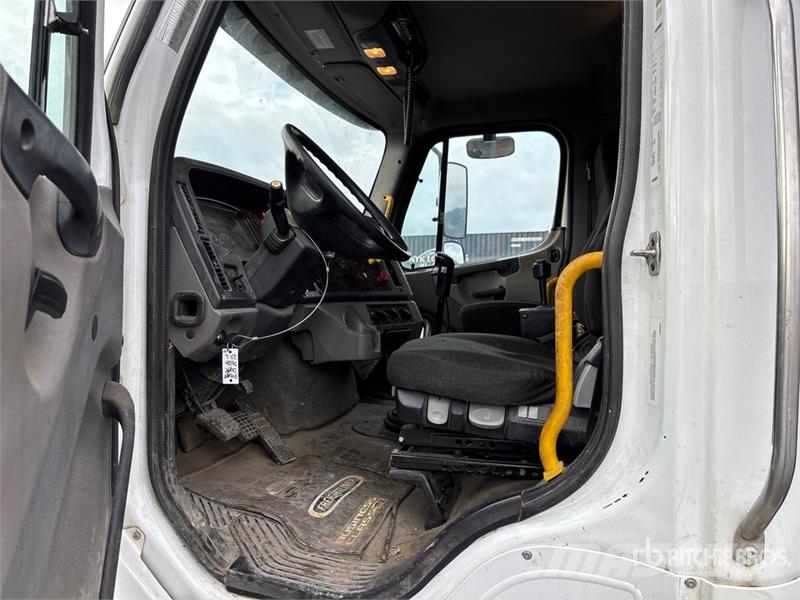 Freightliner 114SD 6x4 T/A Dump Truck Kallurid