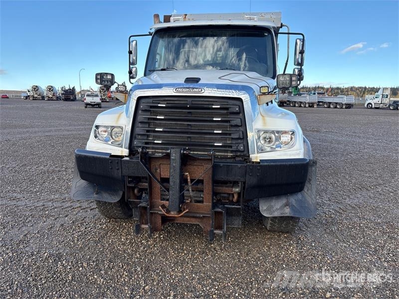 Freightliner 114SD 6x4 w/ Sander Snow Plow Truck Общински/универсални превозни средства
