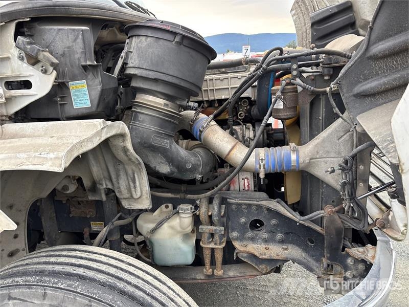 Freightliner 4x2 S/A Day Cab Truck Tractor Trekkers