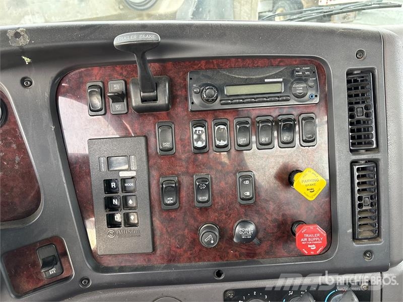 Freightliner 4x2 S/A Day Cab Truck Tractor Trekkers