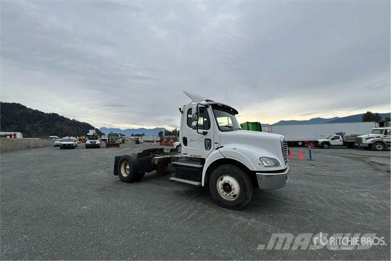 Freightliner 4x2 S/A Day Cab Truck Tractor Trekkers
