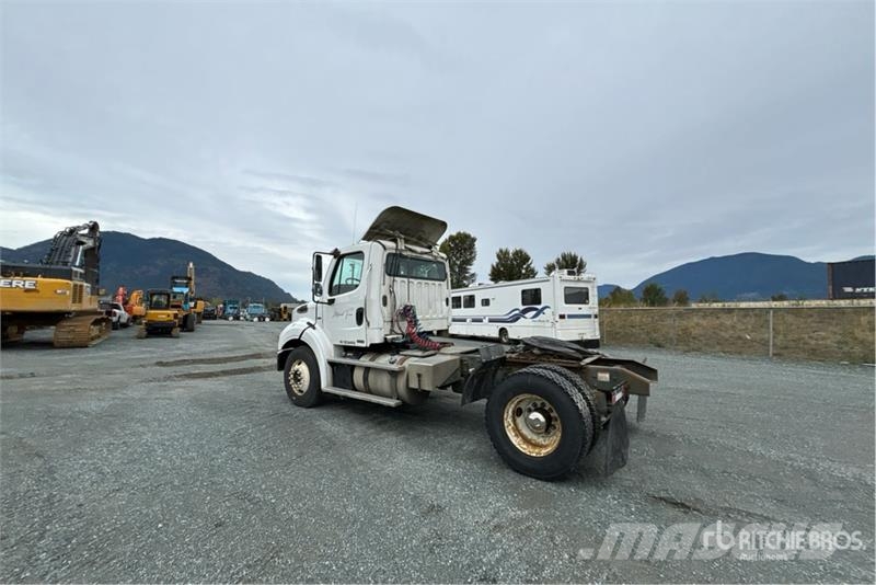 Freightliner 4x2 S/A Day Cab Truck Tractor Trekkers