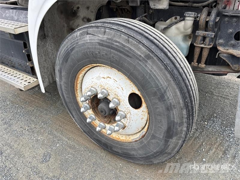 Freightliner 4x2 S/A Day Cab Truck Tractor Trekkers