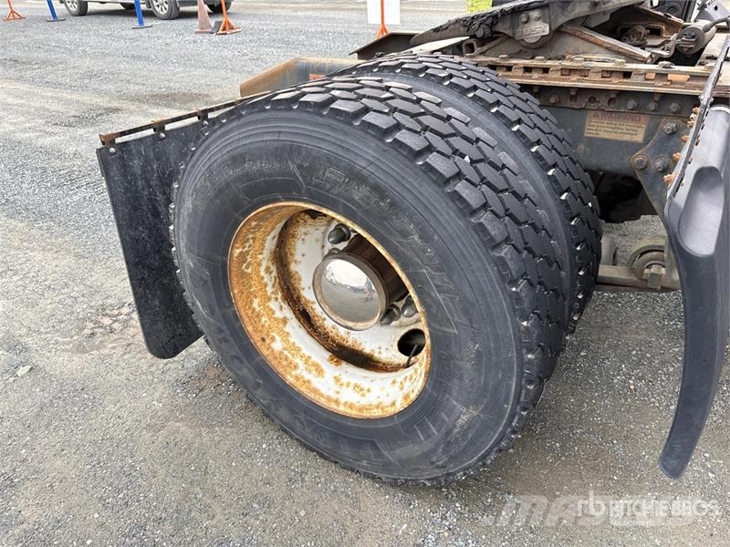 Freightliner 4x2 S/A Day Cab Truck Tractor Trekkers