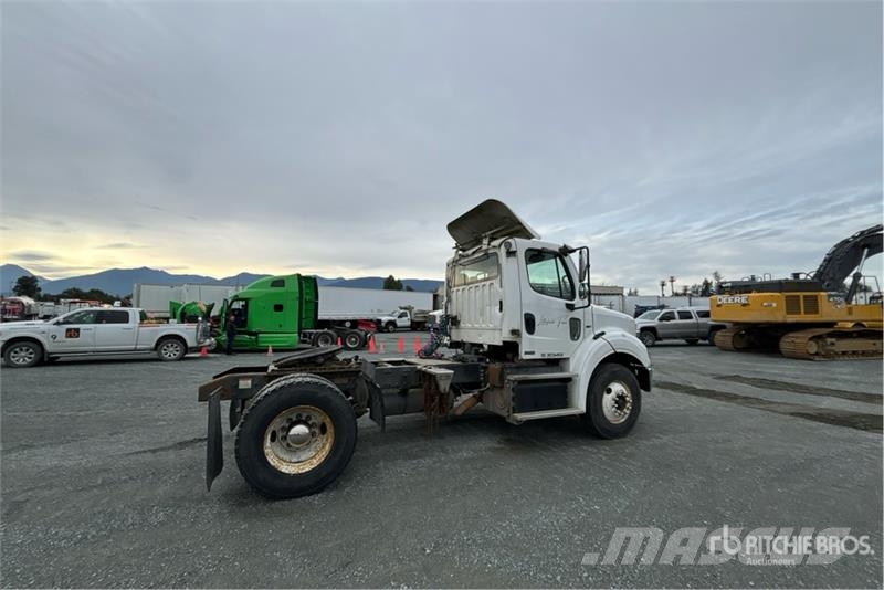 Freightliner 4x2 S/A Day Cab Truck Tractor Trekkers