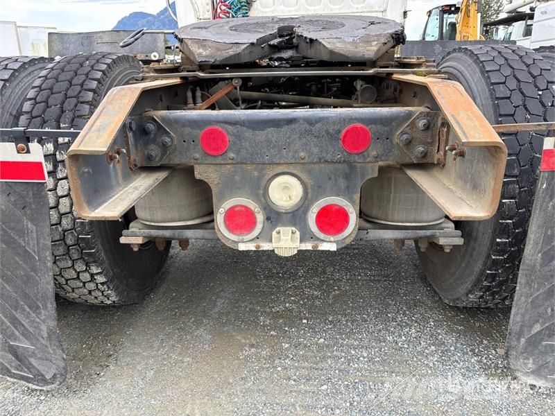 Freightliner 4x2 S/A Day Cab Truck Tractor Trekkers