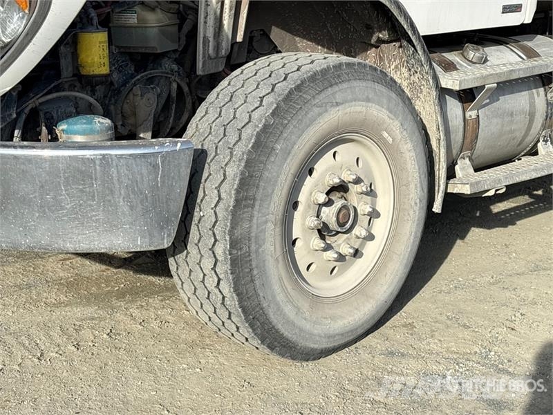 Freightliner 6x4 T/A Dump Truck Kipper