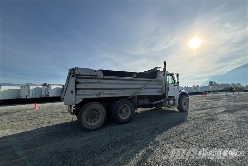 Freightliner 6x4 T/A Dump Truck Kipper
