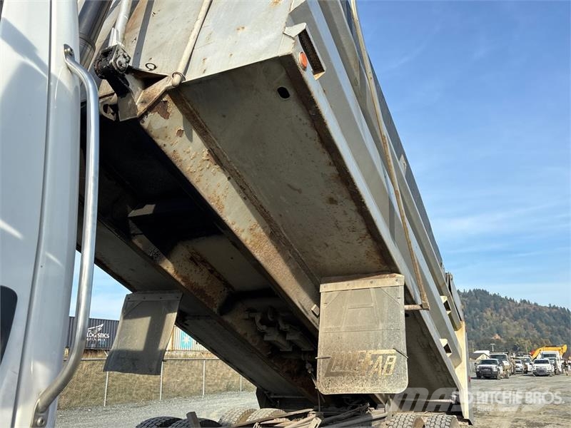 Freightliner 6x4 T/A Dump Truck Kipper
