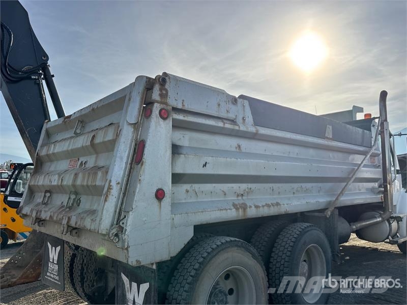 Freightliner 6x4 T/A Dump Truck Kipper