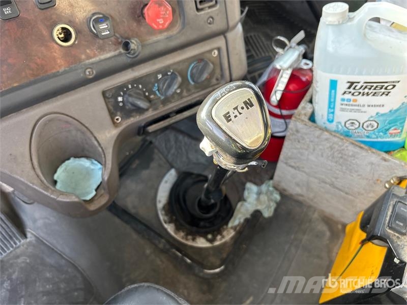 Freightliner 6x4 T/A Dump Truck Kipper