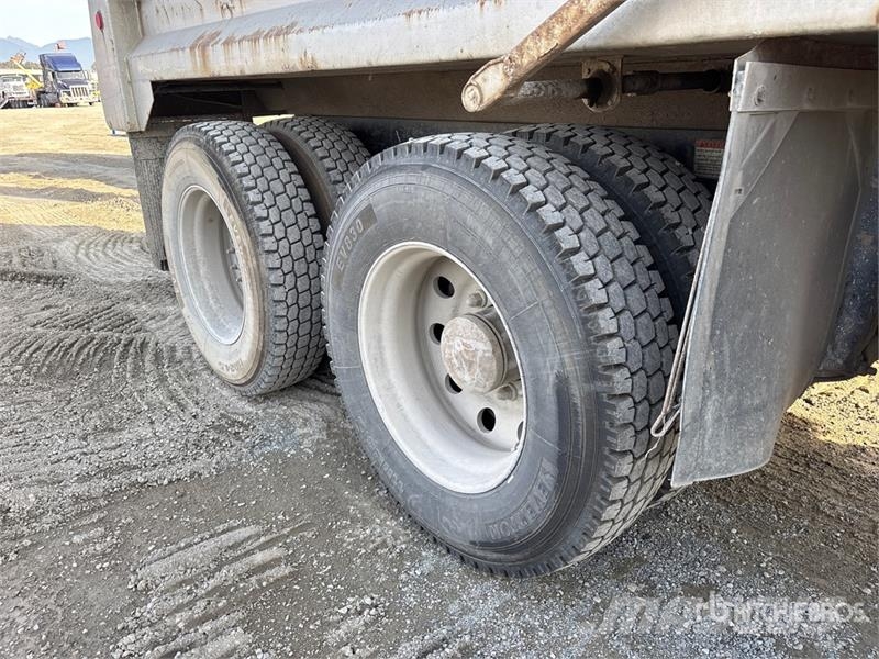 Freightliner 6x4 T/A Dump Truck Kipper