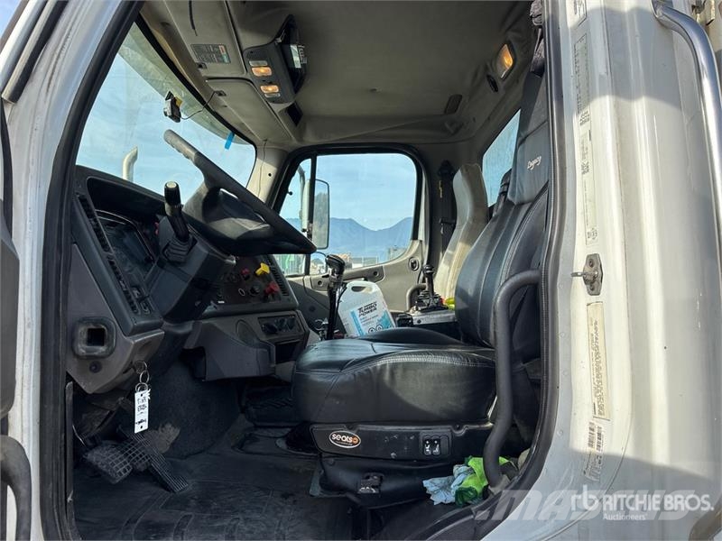 Freightliner 6x4 T/A Dump Truck Kipper