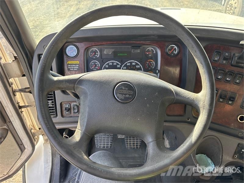 Freightliner 6x4 T/A Dump Truck Kipper