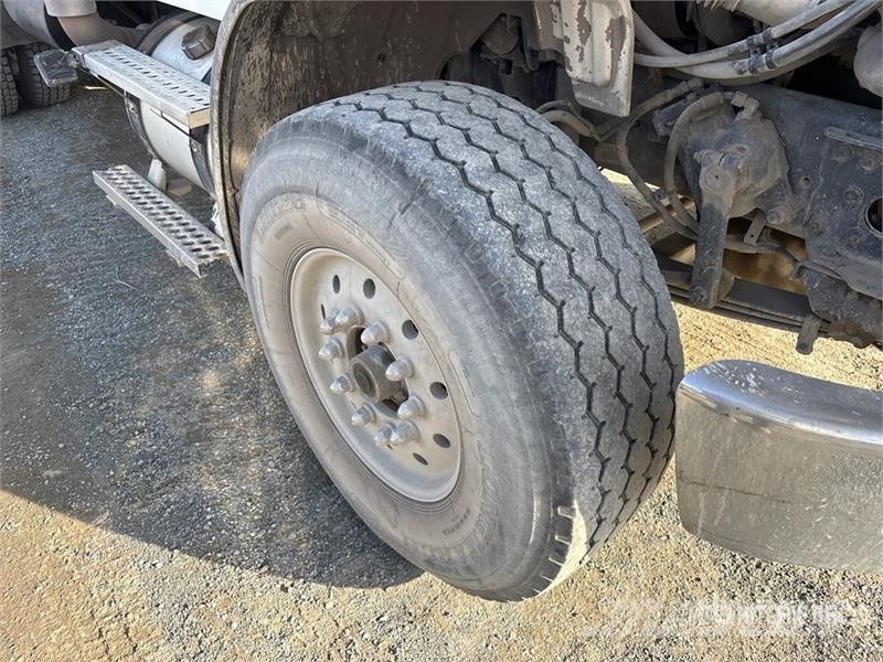 Freightliner 6x4 T/A Dump Truck Kipper