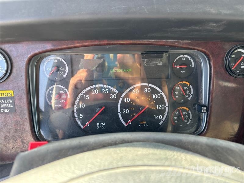 Freightliner 6x4 T/A Dump Truck Kipper