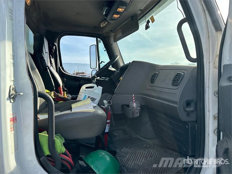 Freightliner 6x4 T/A Dump Truck Kipper