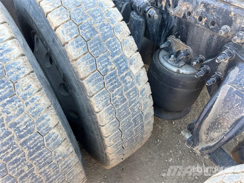 Freightliner 6x4 T/A Sleeper Truck Tractor 牵引车