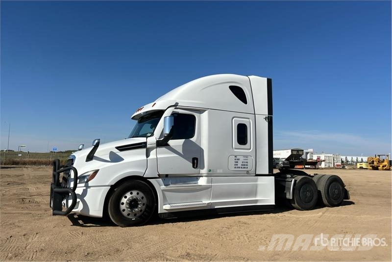 Freightliner 6x4 T/A Sleeper Truck Tractor 牵引车