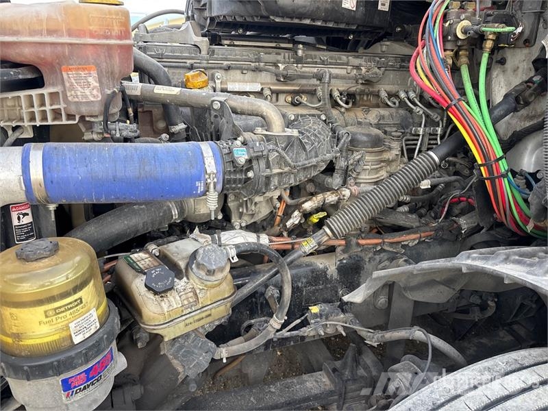 Freightliner 6x4 T/A Sleeper Truck Tractor 牵引车