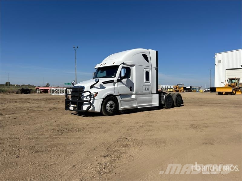 Freightliner 6x4 T/A Sleeper Truck Tractor 牵引车