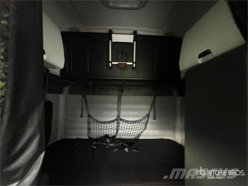 Freightliner 6x4 T/A Sleeper Truck Tractor 牵引车