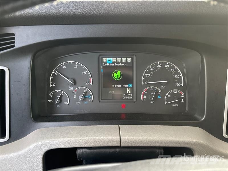 Freightliner 6x4 T/A Sleeper Truck Tractor 牵引车