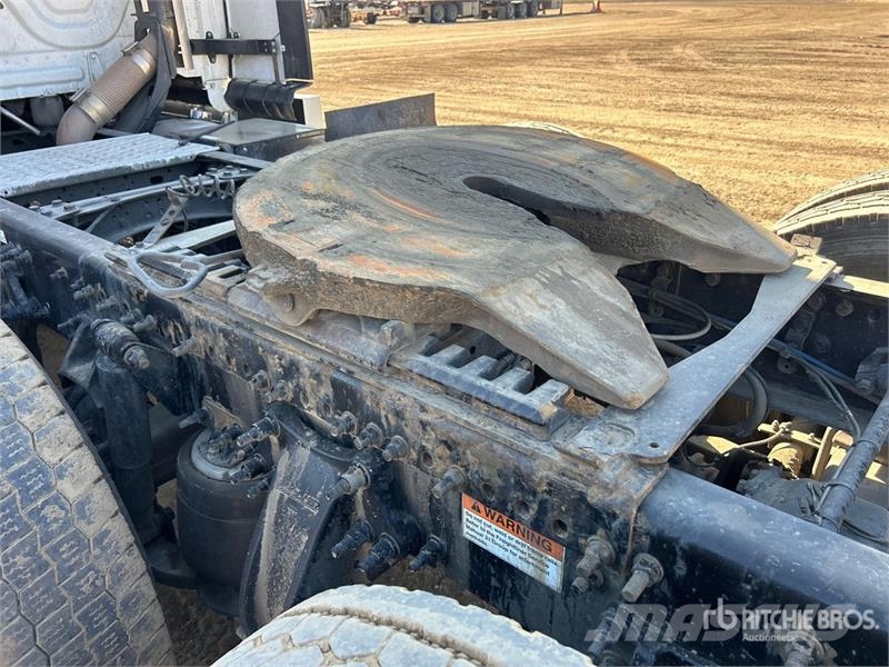 Freightliner 6x4 T/A Sleeper Truck Tractor 牵引车
