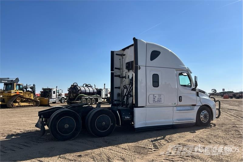 Freightliner 6x4 T/A Sleeper Truck Tractor 牵引车