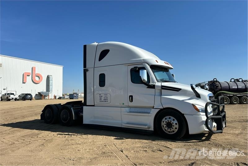 Freightliner 6x4 T/A Sleeper Truck Tractor 牵引车