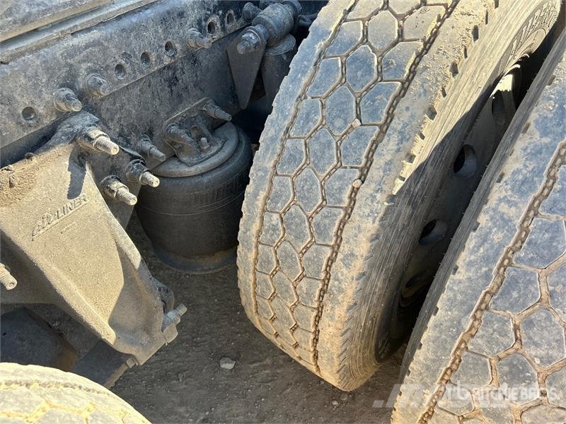 Freightliner 6x4 T/A Sleeper Truck Tractor 牵引车