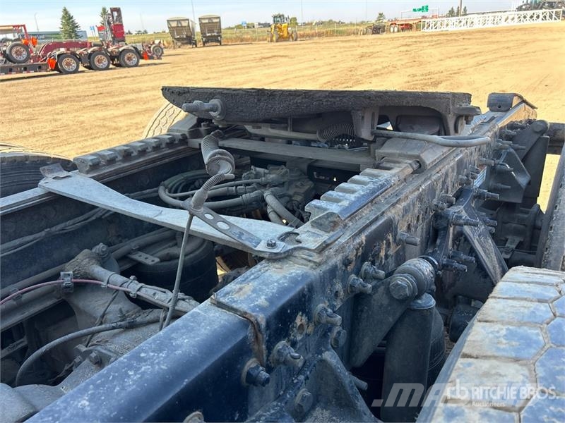 Freightliner 6x4 T/A Sleeper Truck Tractor 牵引车