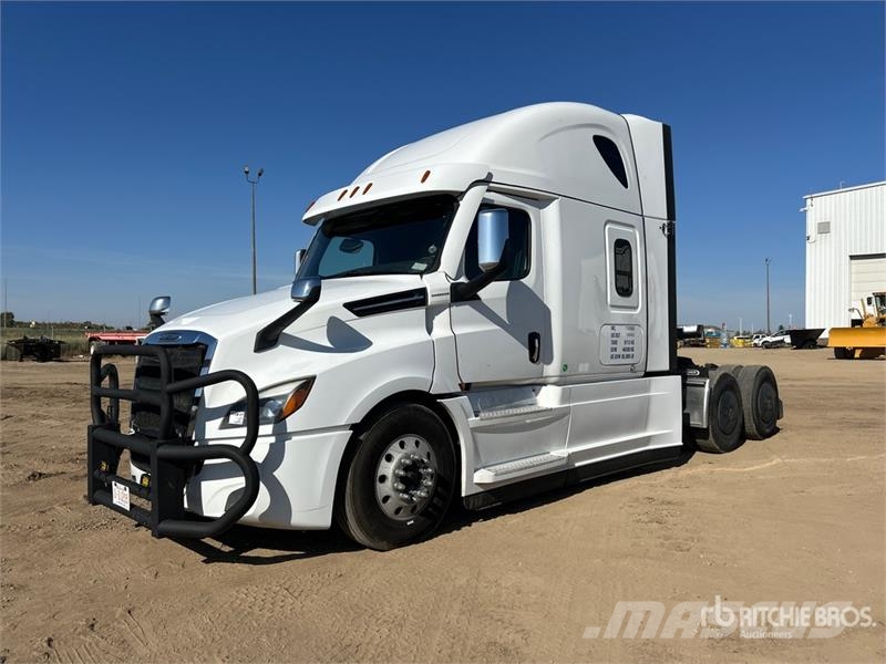 Freightliner 6x4 T/A Sleeper Truck Tractor 牵引车