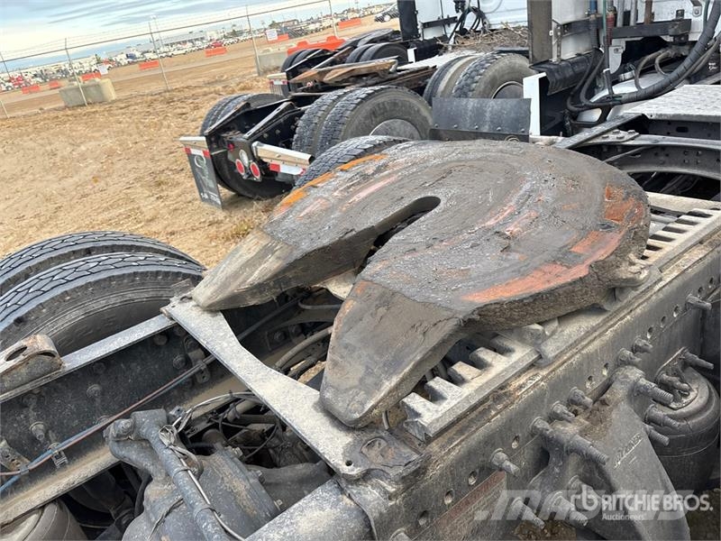 Freightliner 6x4 T/A Sleeper Truck Tractor 牵引车
