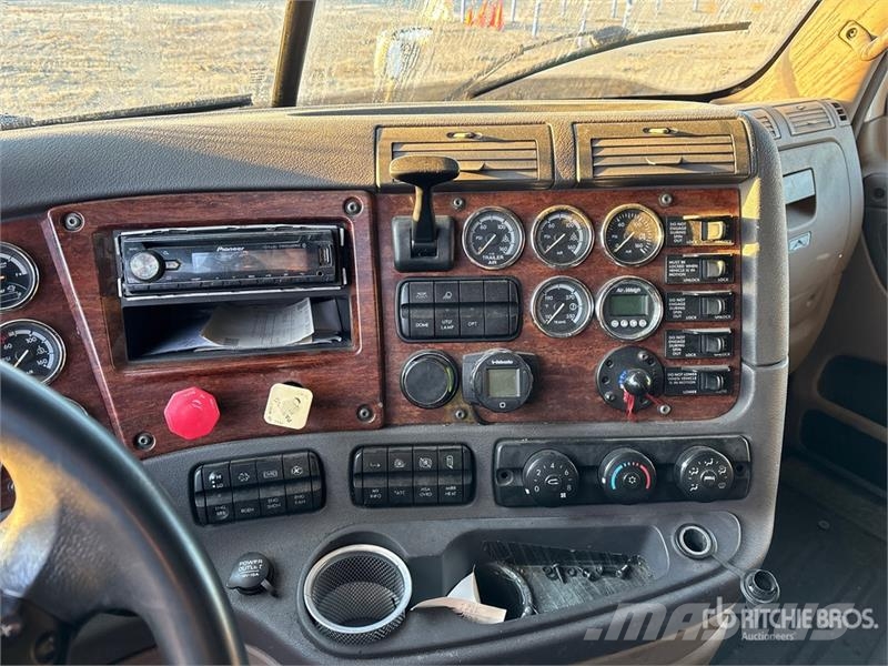 Freightliner Cascadia 125 6x4 T/A Sleeper Truck Tractor Sattelzugmaschinen