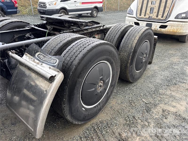 Freightliner Cascadia 126 6x4 T/A Sleeper Truck Tractor Ciągniki siodłowe
