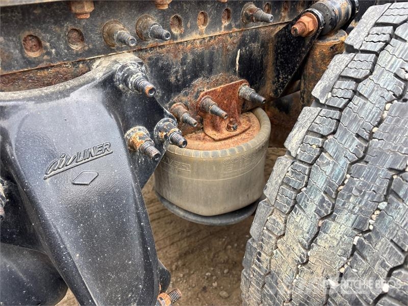 Freightliner Cascadia 6x4 T/A Sleeper Truck Tractor (Inoperable 中古トラクターヘッド | トレーラーヘッド
