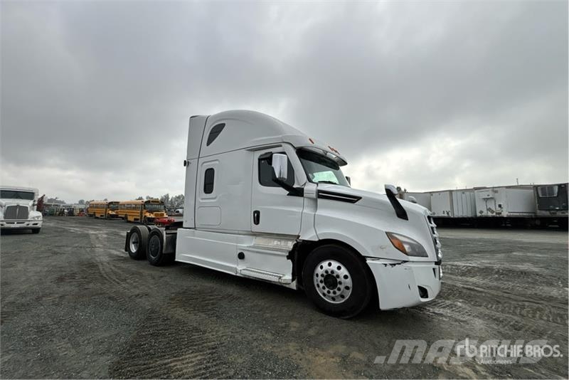 Freightliner Cascadia 126 6x4 T/A Sleeper Truck Tractor Ciągniki siodłowe