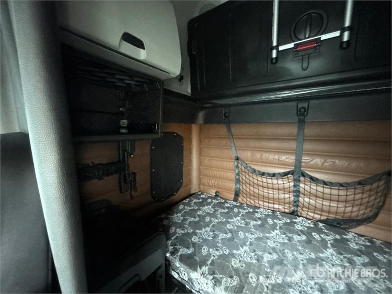 Freightliner Cascadia 126 6x4 T/A Sleeper Truck Tractor Ciągniki siodłowe