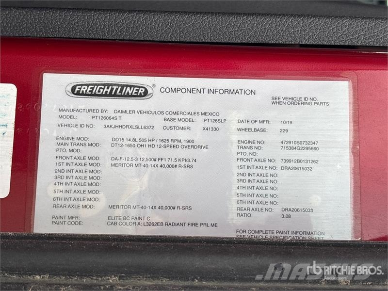 Freightliner Cascadia 6x4 T/A Sleeper Truck Tractor (Inoperable 中古トラクターヘッド | トレーラーヘッド