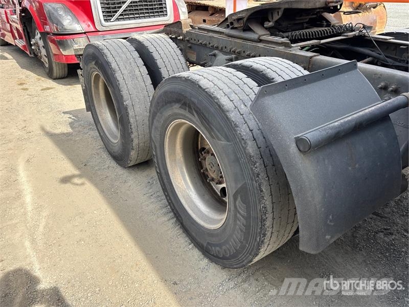 Freightliner Cascadia 6x4 T/A Sleeper Truck Tractor Nyergesvontatók