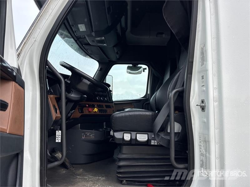 Freightliner Cascadia 126 6x4 T/A Sleeper Truck Tractor Ciągniki siodłowe