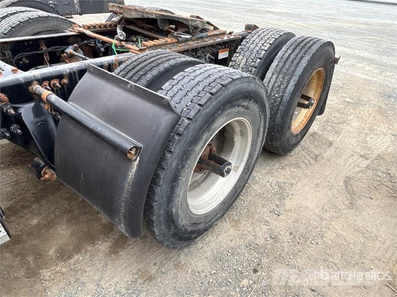 Freightliner Cascadia 6x4 T/A Sleeper Truck Tractor (Inoperable 中古トラクターヘッド | トレーラーヘッド
