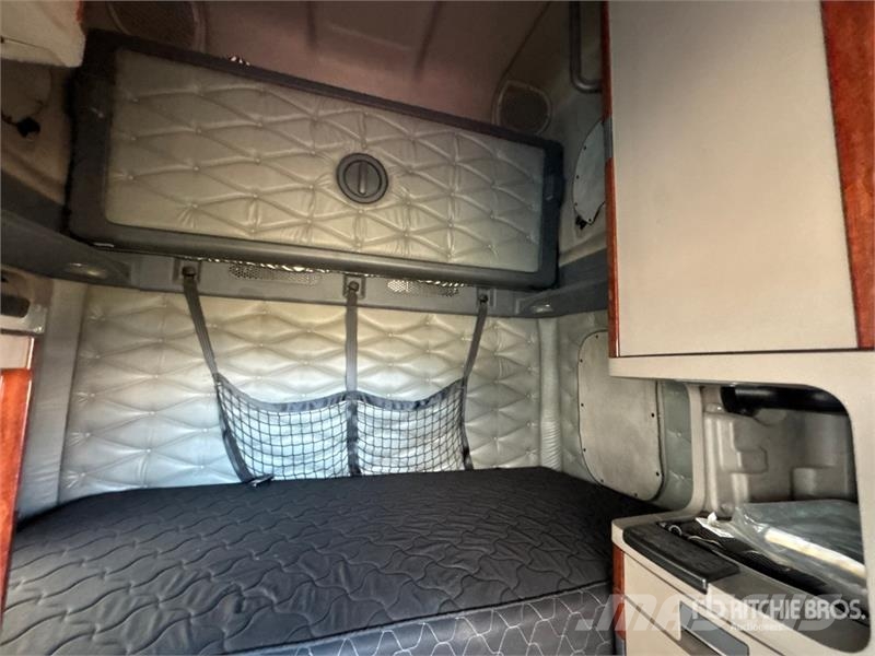 Freightliner Cascadia 125 6x4 T/A Sleeper Truck Tractor (Inoper Влекачи