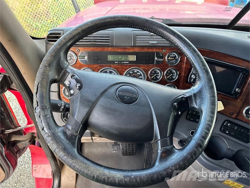 Freightliner Cascadia 125 6x4 T/A Sleeper Truck Tractor (Inoper Влекачи