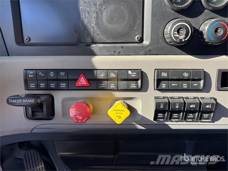 Freightliner Cascadia 126 Тягачі