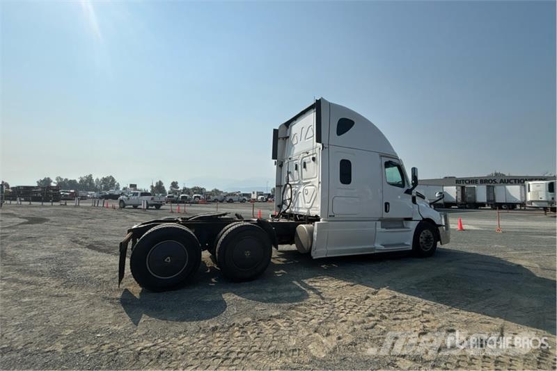 Freightliner Cascadia 126 6x4 T/A Sleeper Truck Tractor (Inoper Cabezas tractoras