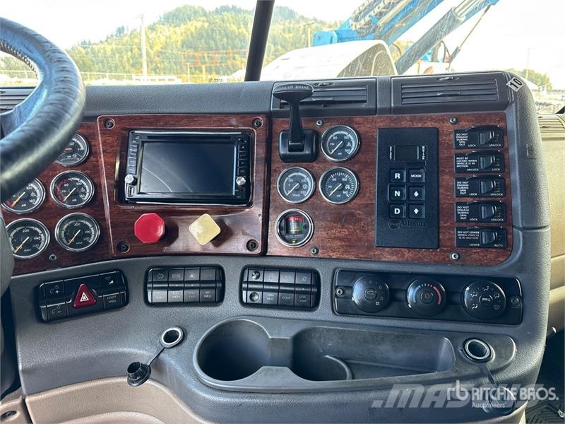 Freightliner Cascadia 125 6x4 T/A Sleeper Truck Tractor (Inoper Влекачи