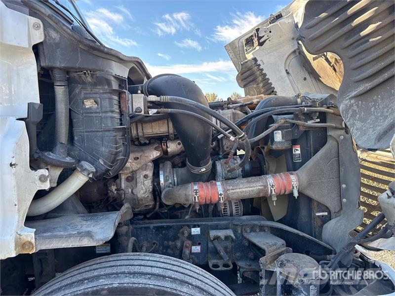 Freightliner Cascadia 125 6x4 T/A Sleeper Truck Tractor (Inoper Седельные тягачи