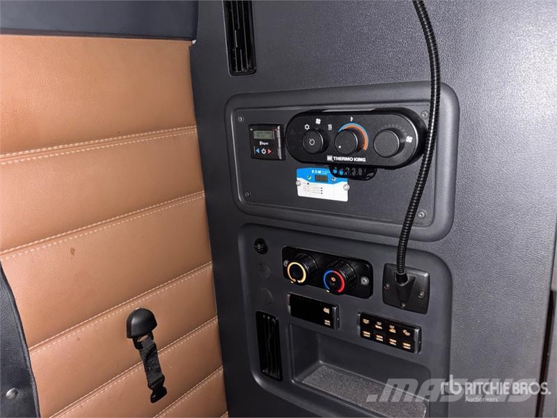 Freightliner Cascadia 126 6x4 T/A Sleeper Truck Tractor Ciągniki siodłowe